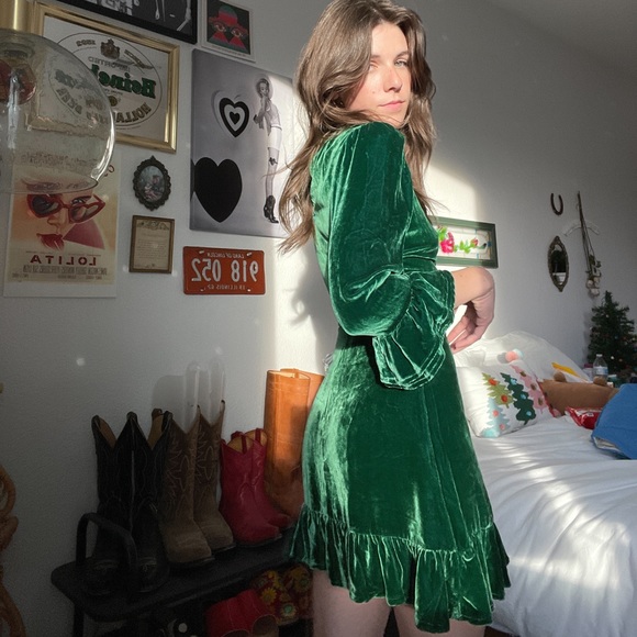 Reformation Mountain Dress in Emerald Green Velvet Mini Ruffle size 0 - Picture 2 of 2